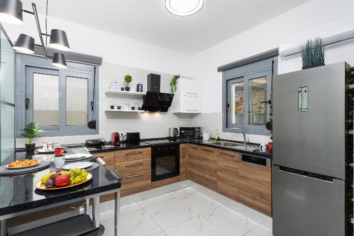 Equipped kitchen . - Villa Livis 2 . (Photo Gallery) }}