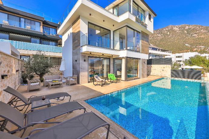 ,Beautiful villa with private pool and terrace with panoramic views . - Villa Ardic . (Photo Gallery) }}