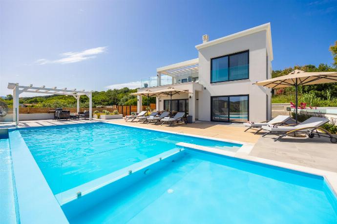 ,Beautiful villa with private pool and terrace with sea views . - Villa Halcyon . (Photo Gallery) }}