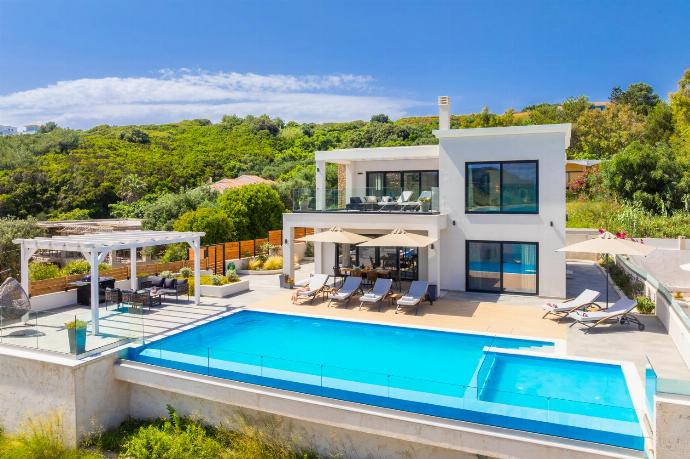 Beautiful villa with private pool and terrace with sea views . - Villa Halcyon . (Photo Gallery) }}