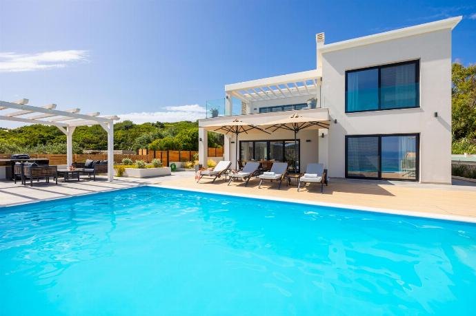 Beautiful villa with private pool and terrace with sea views . - Villa Halcyon . (Photo Gallery) }}