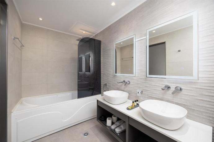 En suite bathroom with bath and shower . - Villa Halcyon . (Photo Gallery) }}