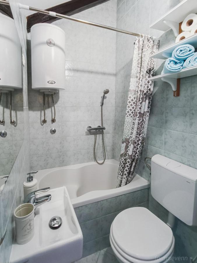 Family bathroom with bath . - Didini Dvori . (Photo Gallery) }}