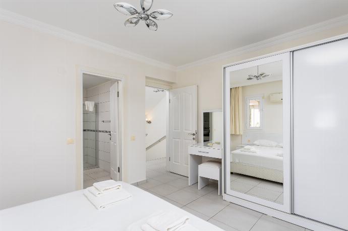 Double bedroom with en suite bathroom and A/C . - Golden Heights 5 . (Photo Gallery) }}