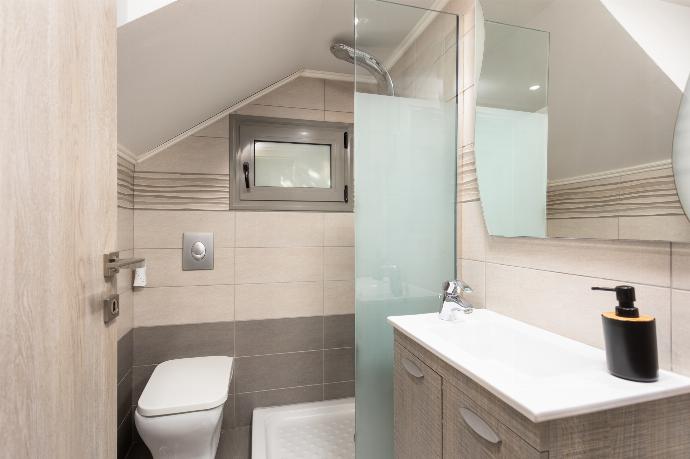 Family bathroom with shower . - Villa Ammos . (Photo Gallery) }}