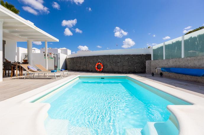 Private pool and terrace . - Villa Oscar . (Photo Gallery) }}