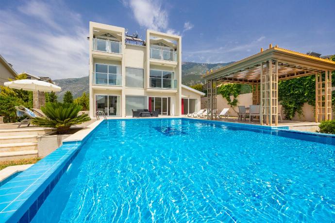 ,Beautiful villa with private pool and terrace . - Villa Premium F . (Photo Gallery) }}