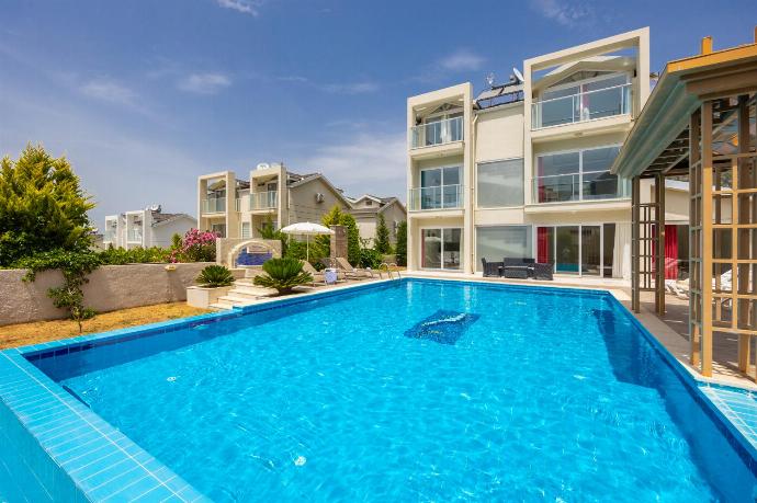 Beautiful villa with private pool and terrace . - Villa Premium F . (Photo Gallery) }}