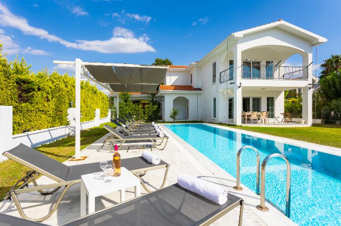 Beautiful villa with private pool, terrace, and garden . - Villa Crystal . (Photo Gallery) }}