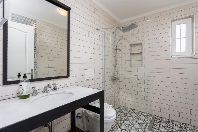 En suite bathroom with shower . - Villa Crystal . (Photo Gallery) }}