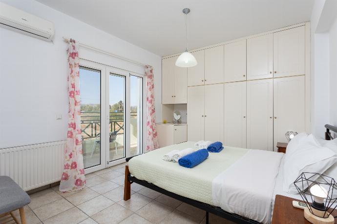 Double bedroom with A/C and balcony acces . - Hermione Villa . (Photo Gallery) }}