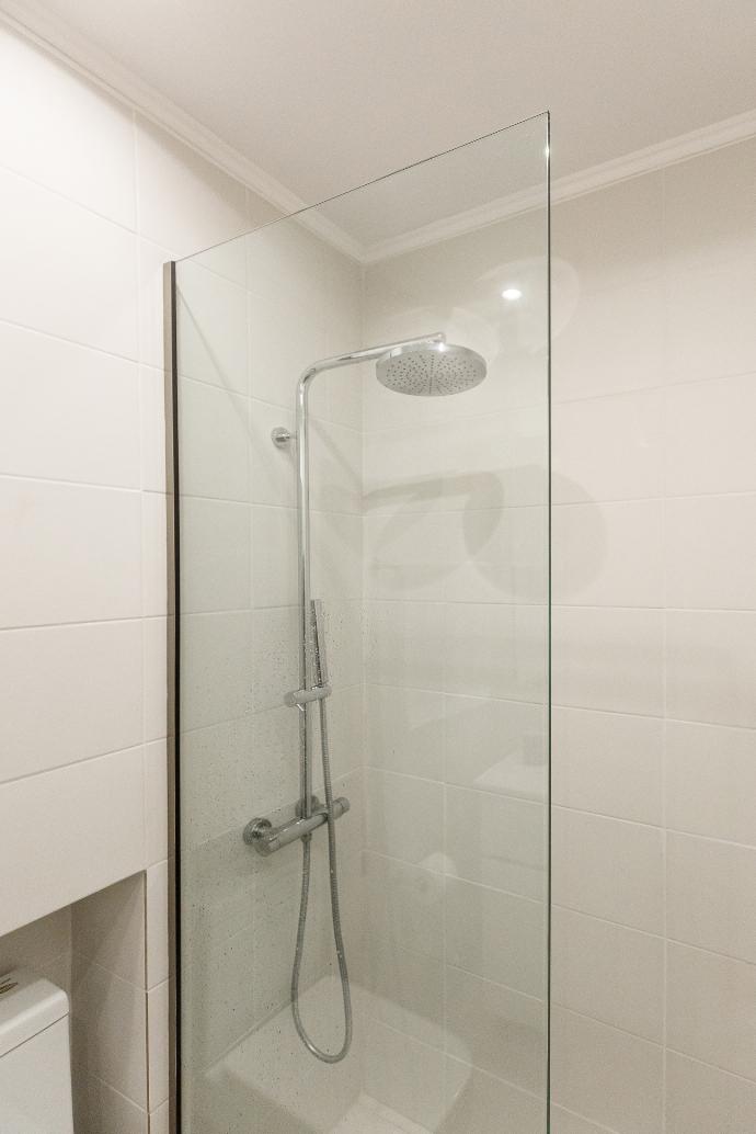 Bathroom with shower . - Esperos Apartment . (Photo Gallery) }}