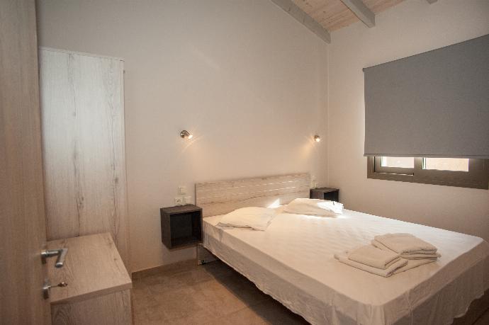 Double bedroom with A/C . - Villa Sia . (Photo Gallery) }}