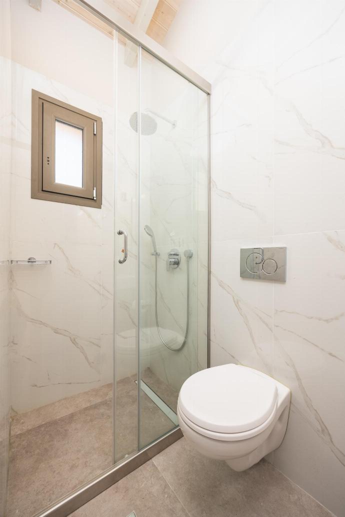 En suite bathroom with shower . - Villa Sia . (Galleria fotografica) }}