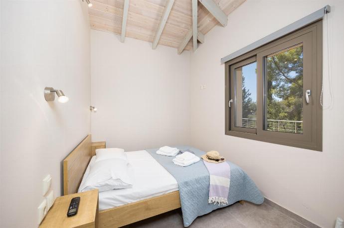 Double bedroom with A/C . - Villa Sia . (Fotogalerie) }}