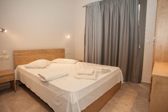 Double bedroom with A/C . - Villa Gerasmia . (Photo Gallery) }}