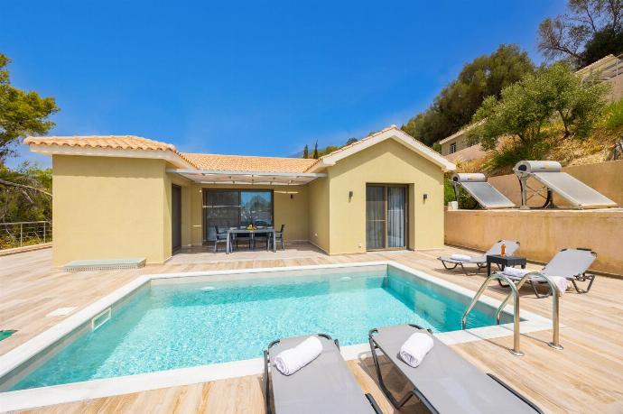 Beautiful villa with private pool and terrace . - Villa Gerasmia . (Galerie de photos) }}