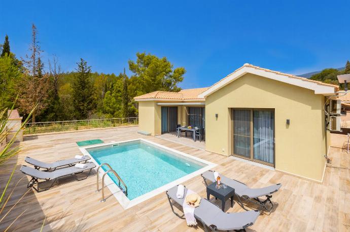 Beautiful villa with private pool and terrace . - Villa Gerasmia . (Galerie de photos) }}