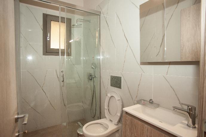 Family bathroom with shower . - Villa Angela . (Photo Gallery) }}
