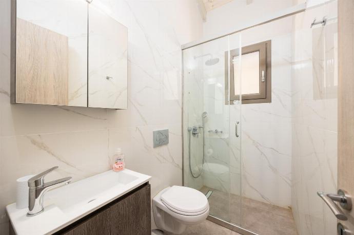 En suite bathroom with shower . - Villa Angela . (Photo Gallery) }}