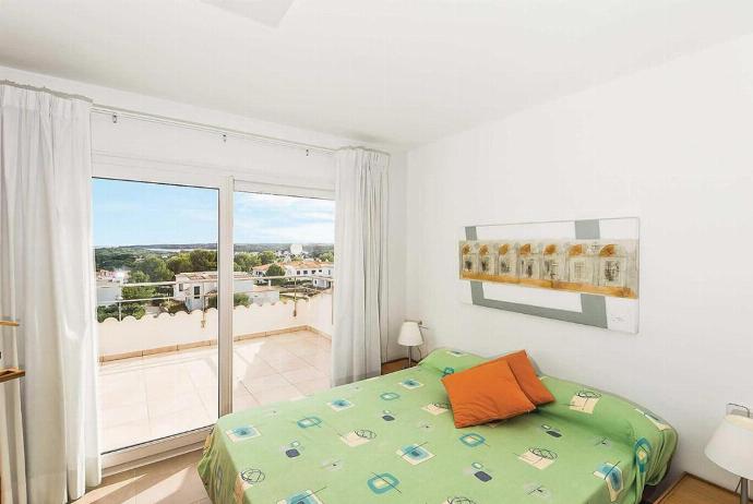 Double bedroom with A/C and terrace access . - Villa Arual . (Photo Gallery) }}