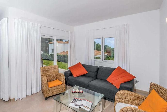 Open plan living room with A/C, TV, WiFi, comfortable sofas, patio doors . - Villa Arual . (Photo Gallery) }}