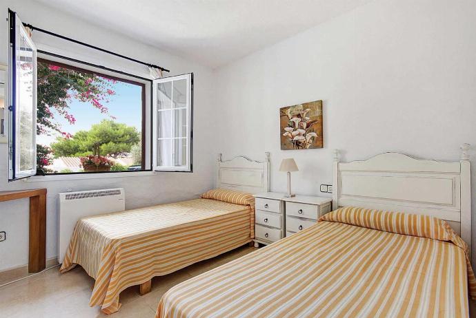 Twin bedroom with A/C . - Villa Victoria . (Photo Gallery) }}