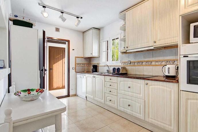 Equipped kitchen . - Villa Victoria . (Photo Gallery) }}