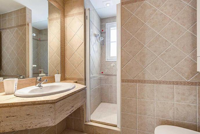 En suite bathroom with shower . - Villa Victoria . (Photo Gallery) }}