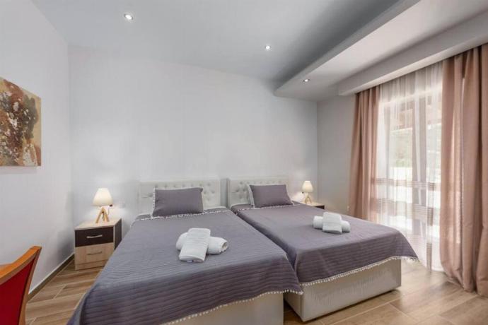 Twin bedroom with A/C . - Villa Reggina . (Photo Gallery) }}