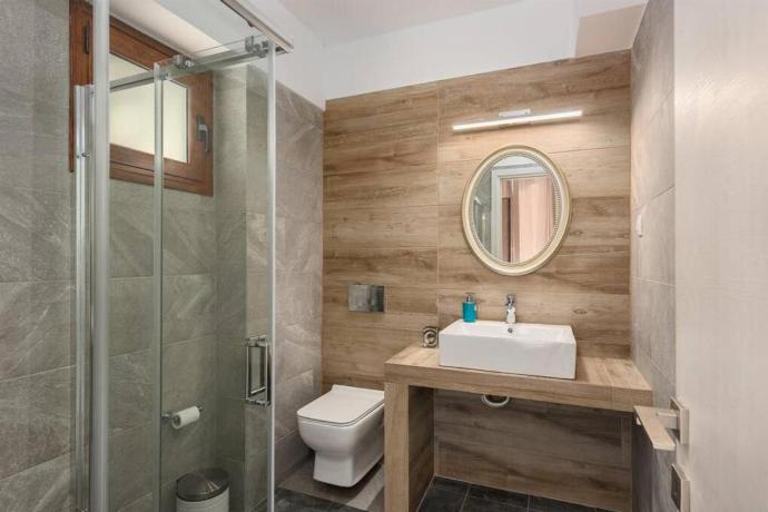 En suite bathroom with shower . - Villa Reggina . (Photo Gallery) }}