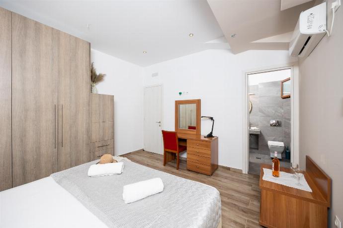 Double bedroom with en suite bathroom and A/C . - Villa Reggina . (Photo Gallery) }}