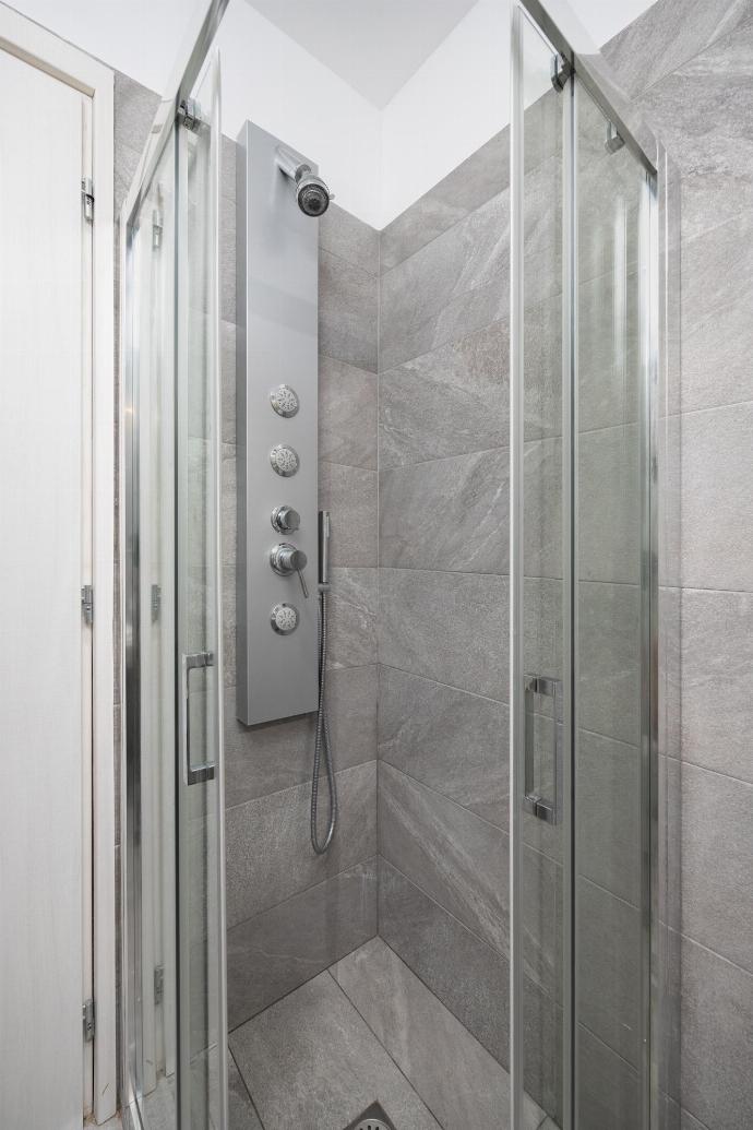 En suite bathroom with shower . - Villa Reggina . (Photo Gallery) }}