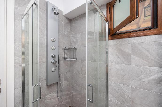 Family bathroom with shower . - Villa Reggina . (Photo Gallery) }}