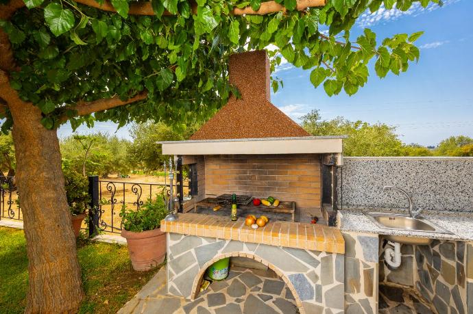 BBQ area . - Villa Reggina . (Photo Gallery) }}