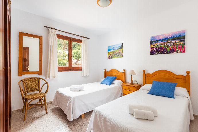 Twin bedroom . - Villa Catalina . (Photo Gallery) }}