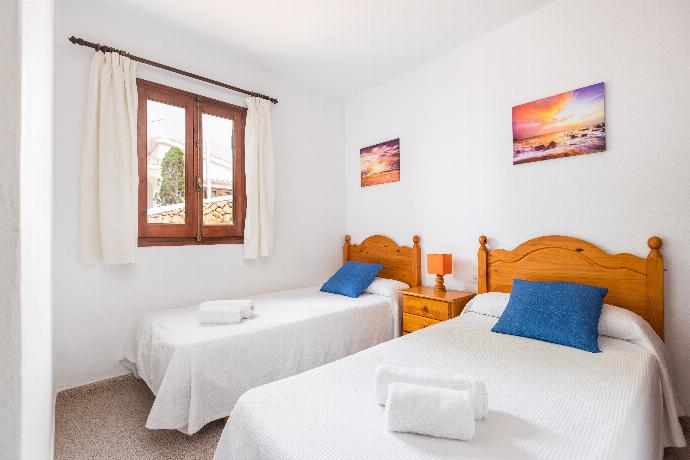 Twin bedroom . - Villa Catalina . (Photo Gallery) }}