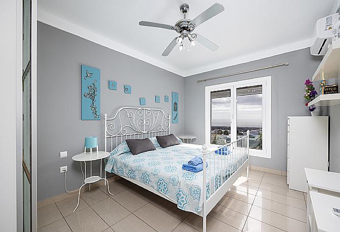Double bedroom with A/C and sea views . - Casa Marina . (Photo Gallery) }}
