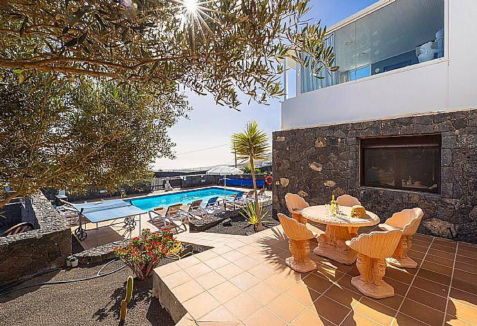 Private pool and terrace with sea views . - Casa Marina . (Photo Gallery) }}