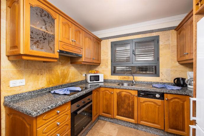 Equipped kitchen . - Villa Capricho . (Photo Gallery) }}