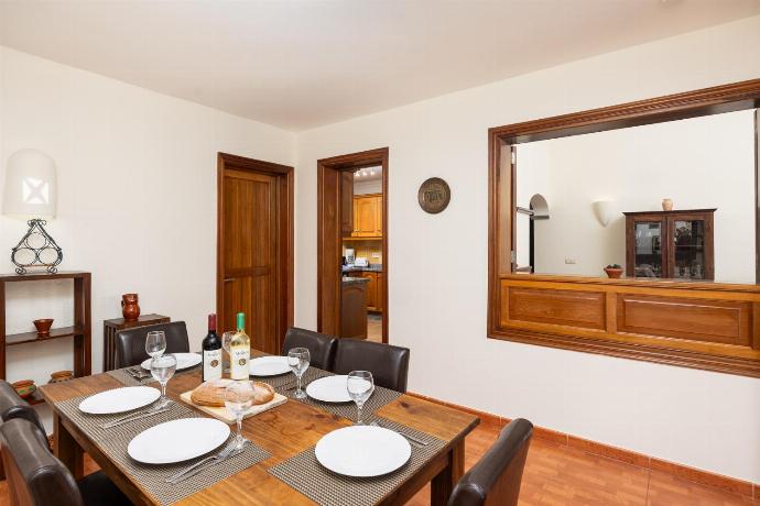 Dining room . - Villa Capricho . (Photo Gallery) }}