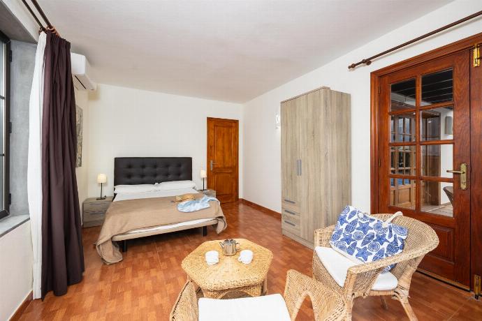 Double bedroom with A/C . - Villa Capricho . (Photo Gallery) }}