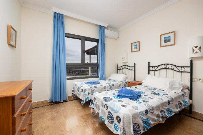 Twin bedroom with A/C . - Villa Capricho . (Photo Gallery) }}