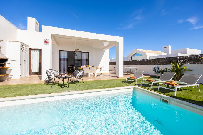 Beautiful villa with private pool and terrace . - Villa Cindy . (Fotogalerie) }}