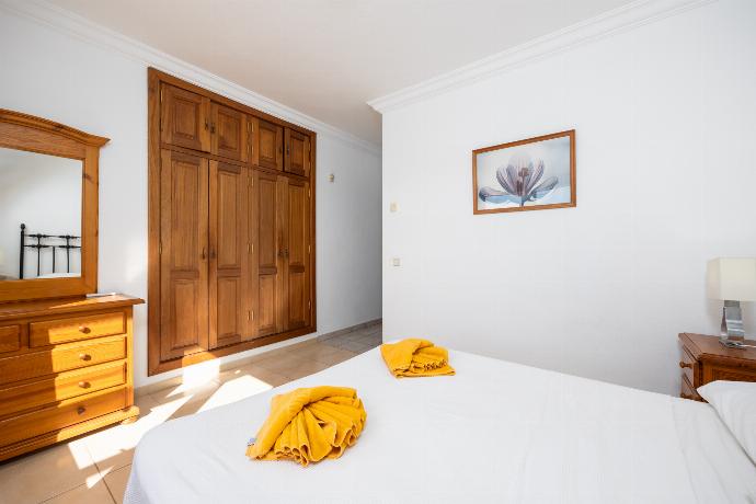 Double bedroom with en suite bathroom, A/C, and sea views . - Villa Florencia . (Photo Gallery) }}