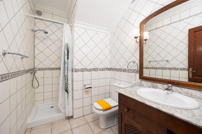 Family bathroom with shower . - Villa Florencia . (Photo Gallery) }}