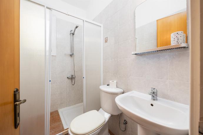 En suite bathroom with shower . - Villa Katerina . (Photo Gallery) }}