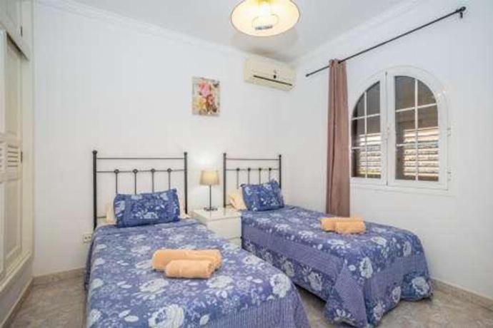 Twin bedroom with A/C . - Villa Alisa . (Photo Gallery) }}