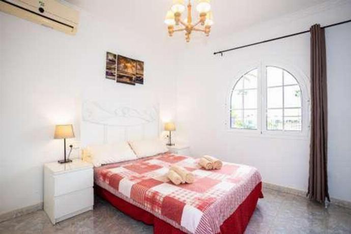 Double bedroom with A/C . - Villa Alisa . (Photo Gallery) }}