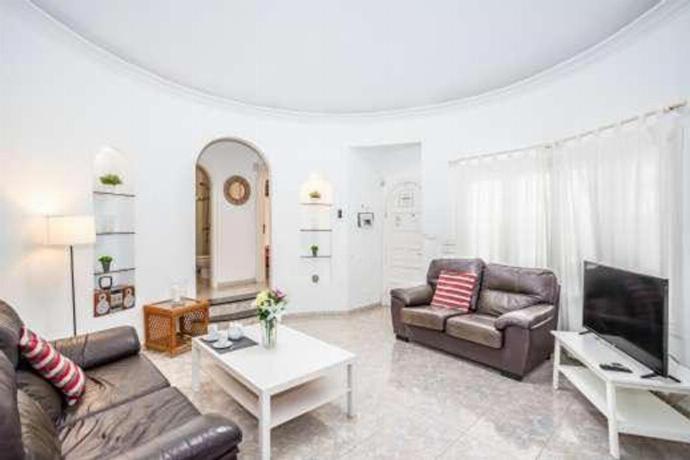 Open-plan living room with sofa, dining area, kitchen, WiFi internet, satellite TV . - Villa Alisa . (Photo Gallery) }}